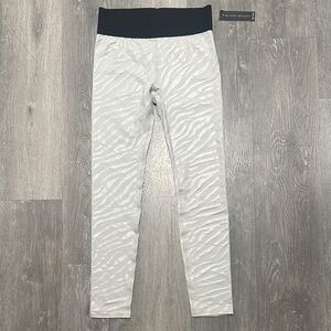 NWT Tahari Sport Women Active Elastic Band Zebra Print Leggings White Sz S